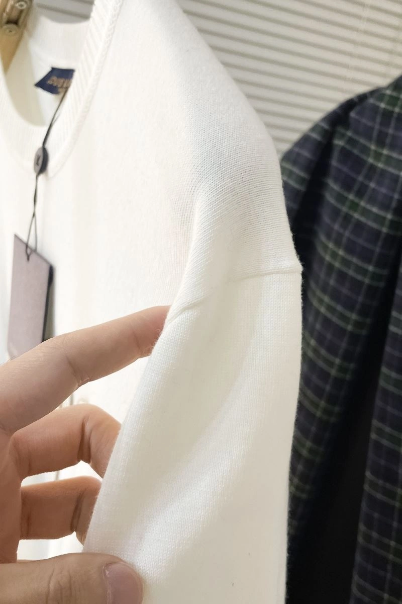Minimalist Louis Vuitton Sweaters 138909