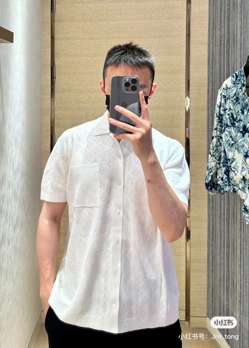 TravelReady Louis Vuitton Sweaters 137344