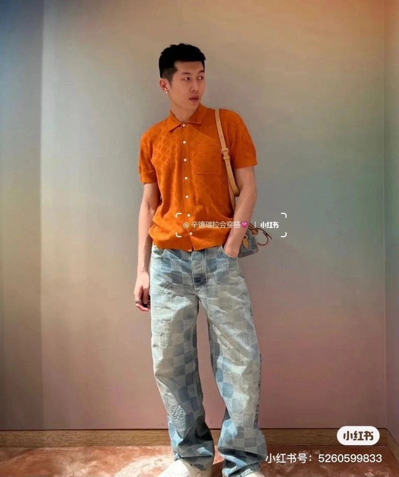 TravelReady Louis Vuitton Sweaters 137344