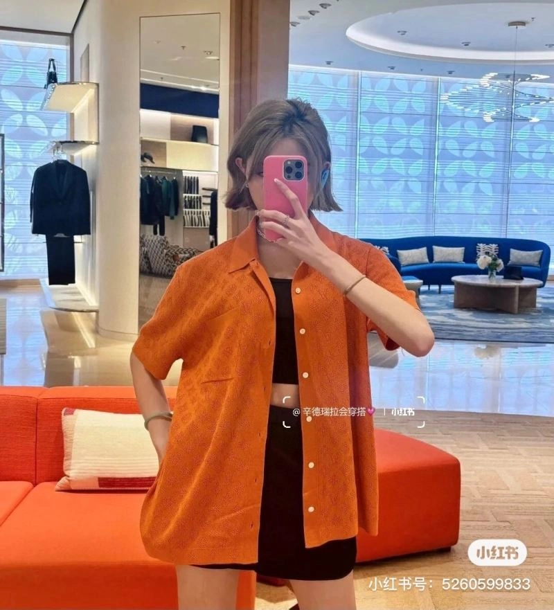 TravelReady Louis Vuitton Sweaters 137344