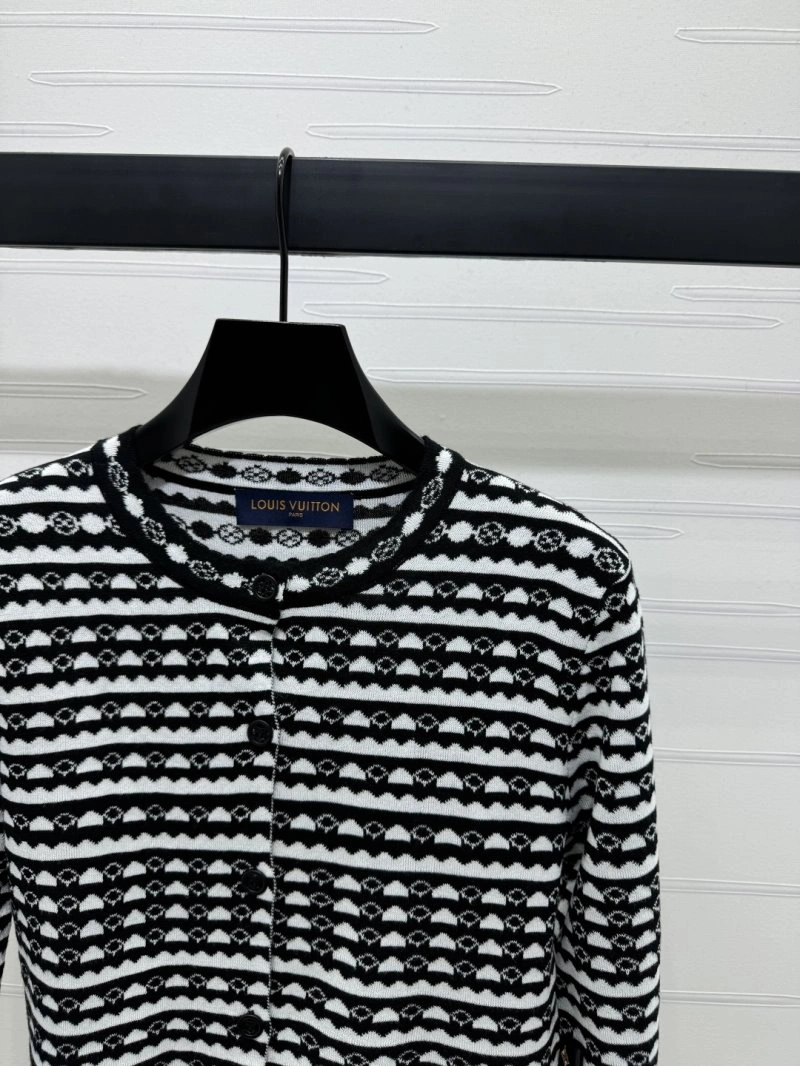 Neat Louis Vuitton Sweaters 131661