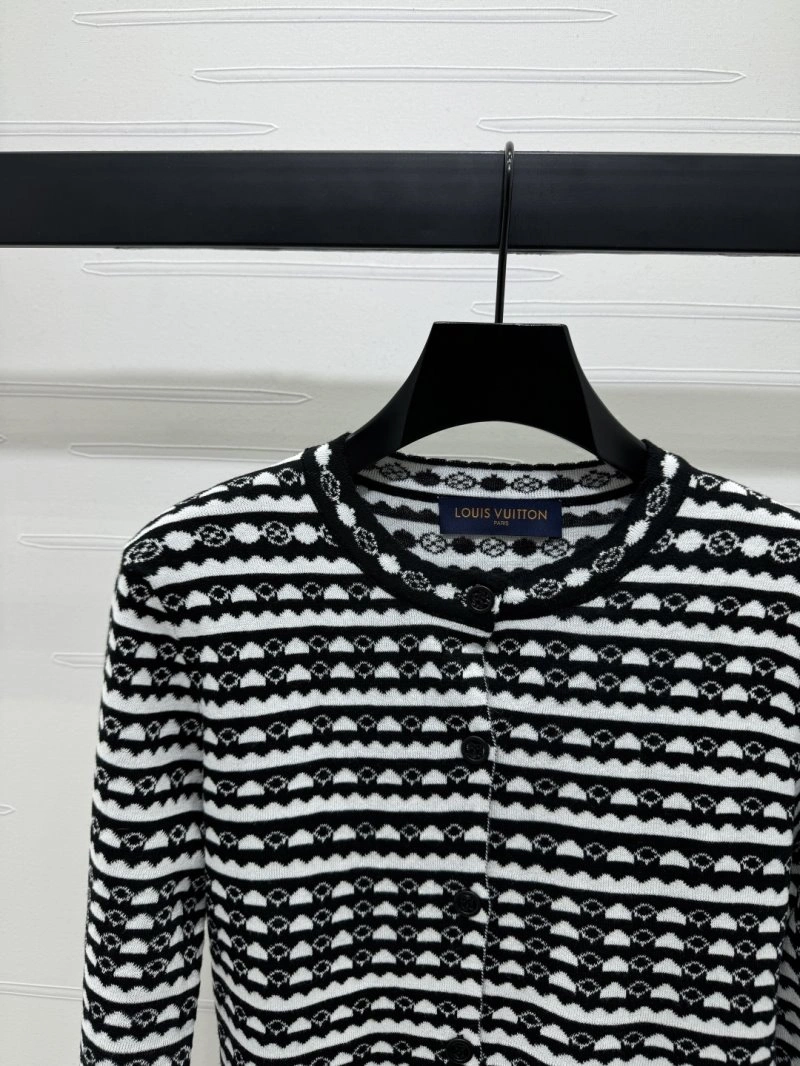 Neat Louis Vuitton Sweaters 131661