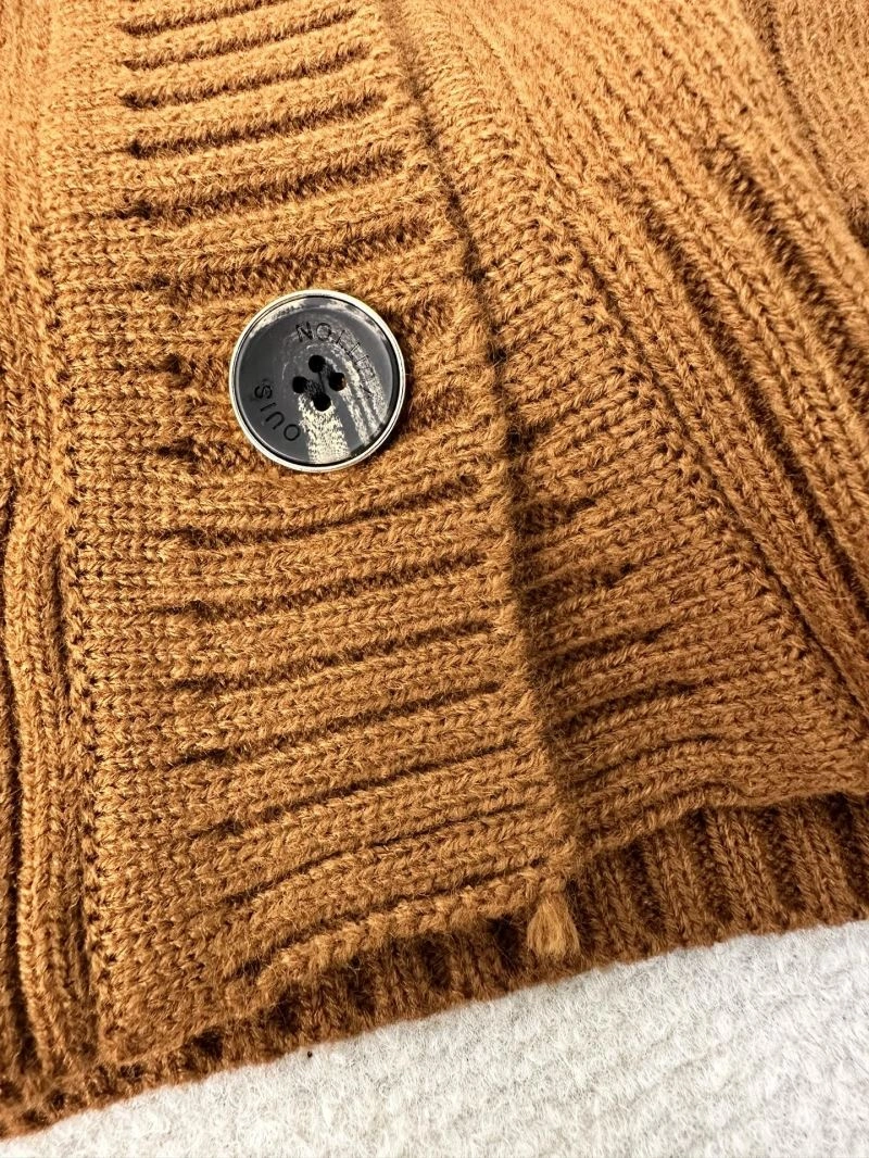 WellDesigned Louis Vuitton Sweaters 132675