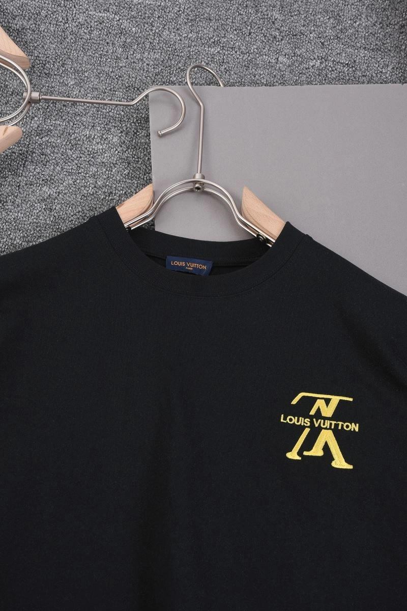 Sporty Louis Vuitton T-Shirts 138795