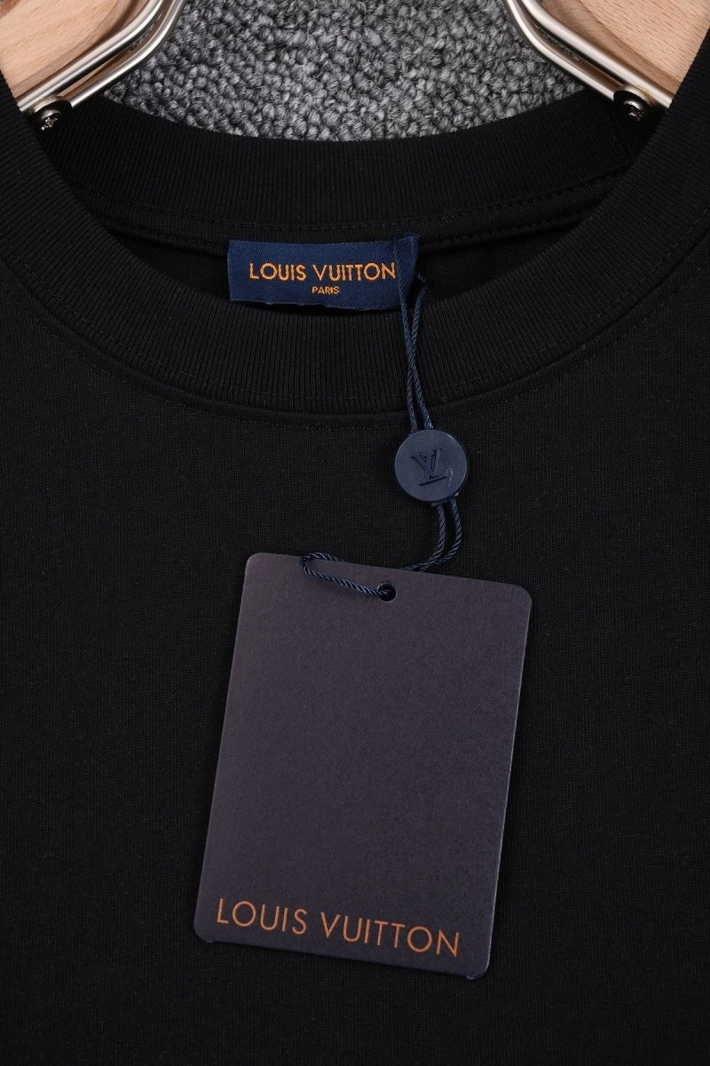 Sporty Louis Vuitton T-Shirts 138795