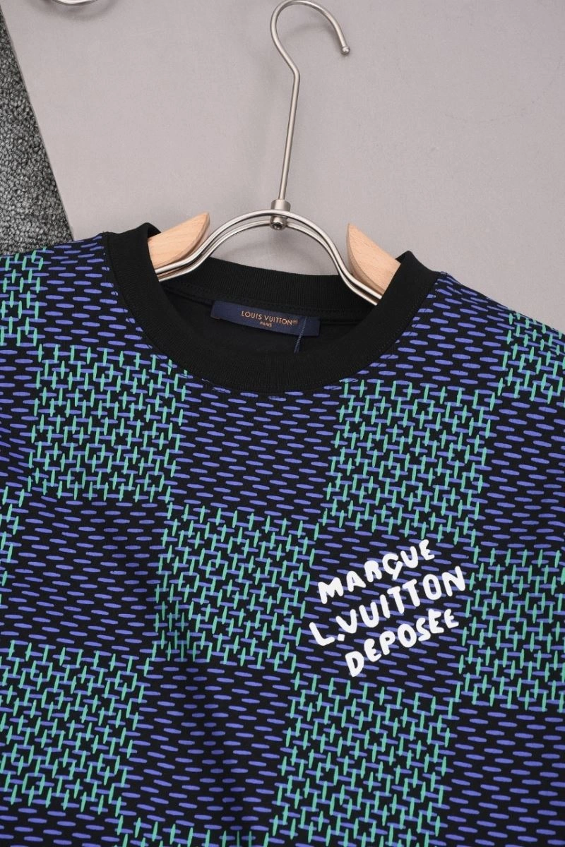 Premium Louis Vuitton T-Shirts 138781