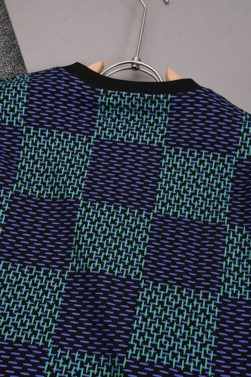 Premium Louis Vuitton T-Shirts 138781