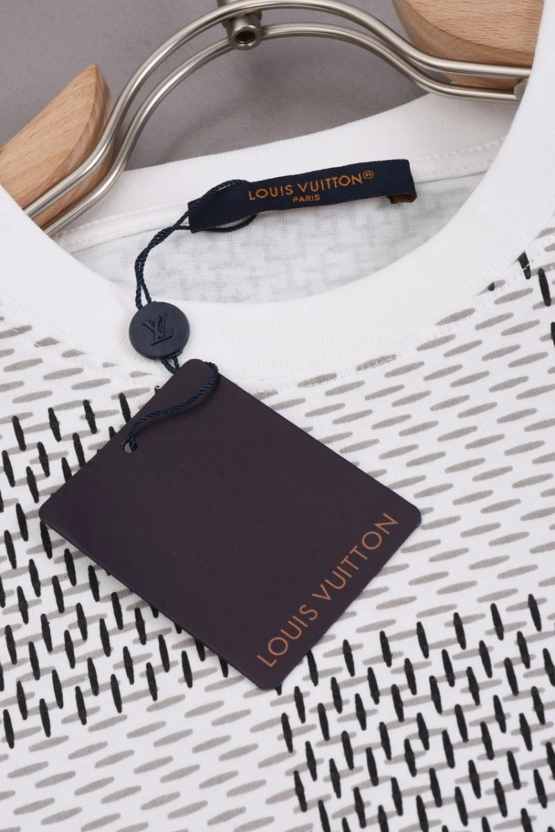 Neat Louis Vuitton T-Shirts 138788