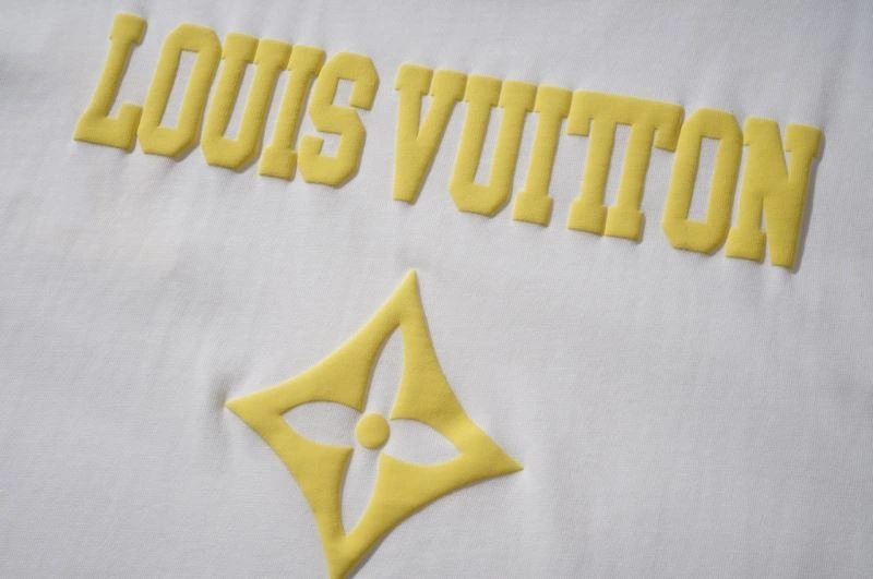 Louis Vuitton T-Shirts Breathable 139210