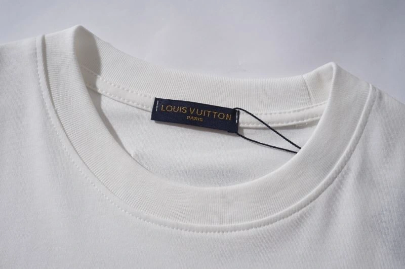 Louis Vuitton T-Shirts Breathable 139210