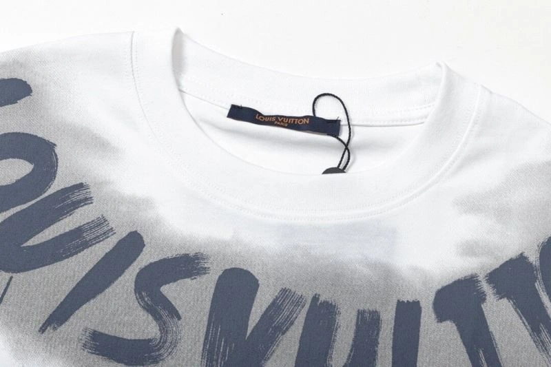 Louis Vuitton T-Shirts Sleek 139212
