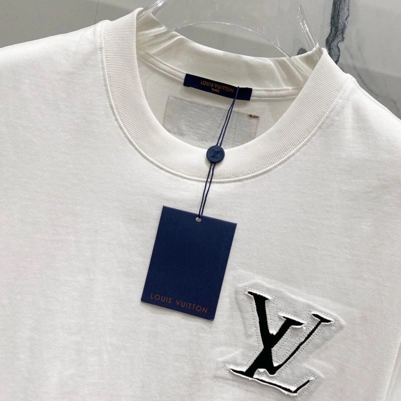 Louis Vuitton T-Shirts ComfortFit 132155