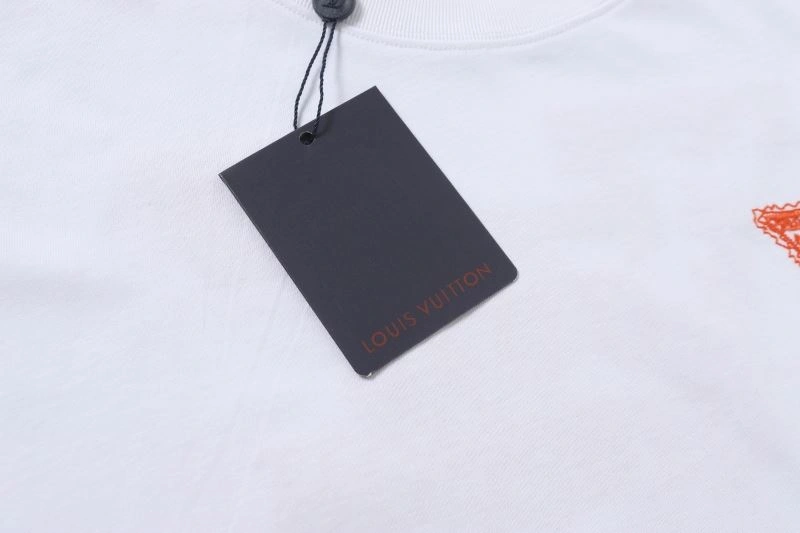 Louis Vuitton T-Shirts Casual 132158