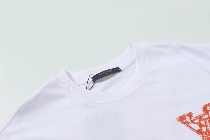 Louis Vuitton T-Shirts Casual 132158