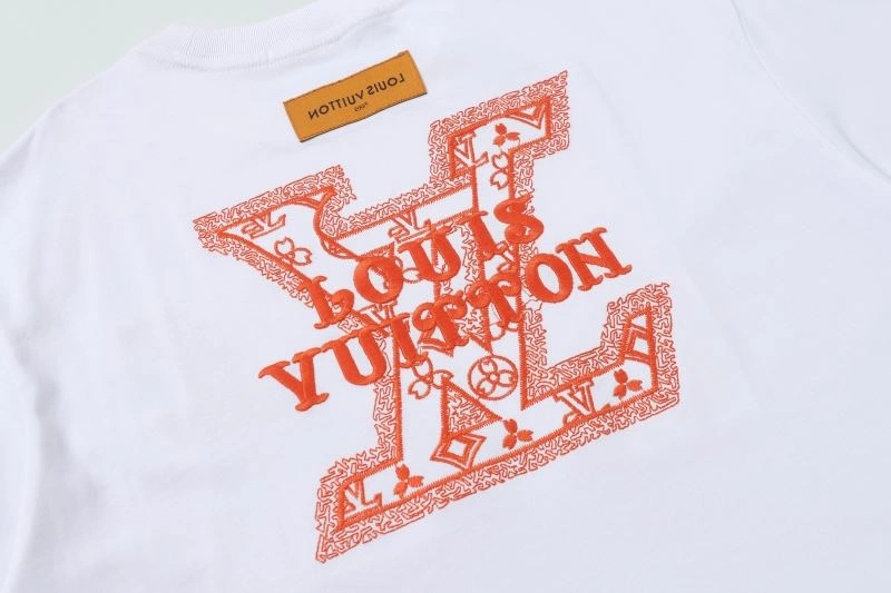 Louis Vuitton T-Shirts Casual 132158