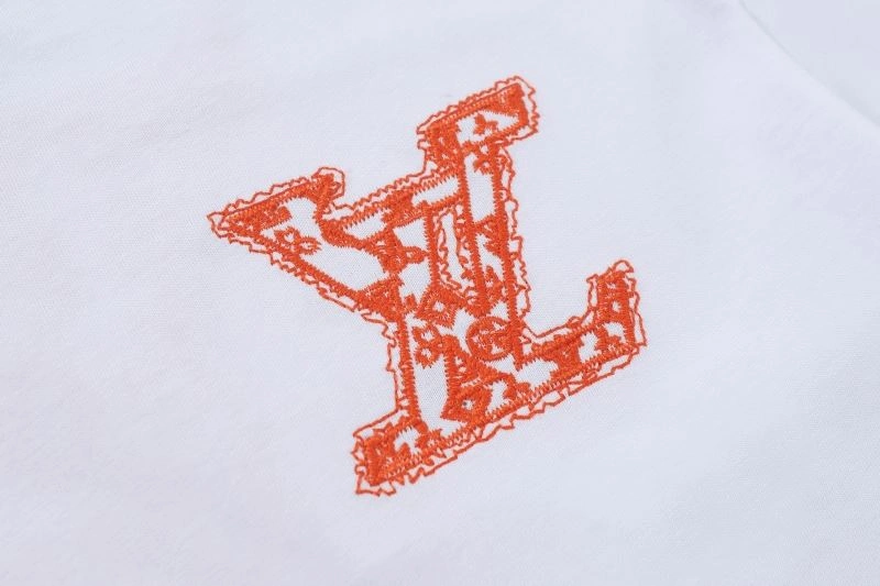 Louis Vuitton T-Shirts Casual 132158