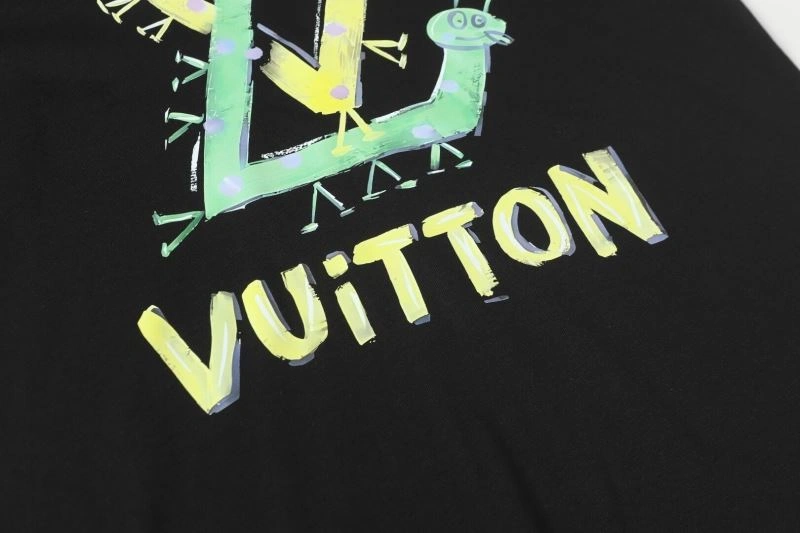 Louis Vuitton T-Shirts Casual 132157
