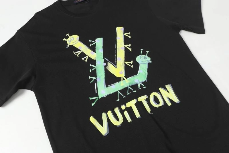 Louis Vuitton T-Shirts Casual 132157