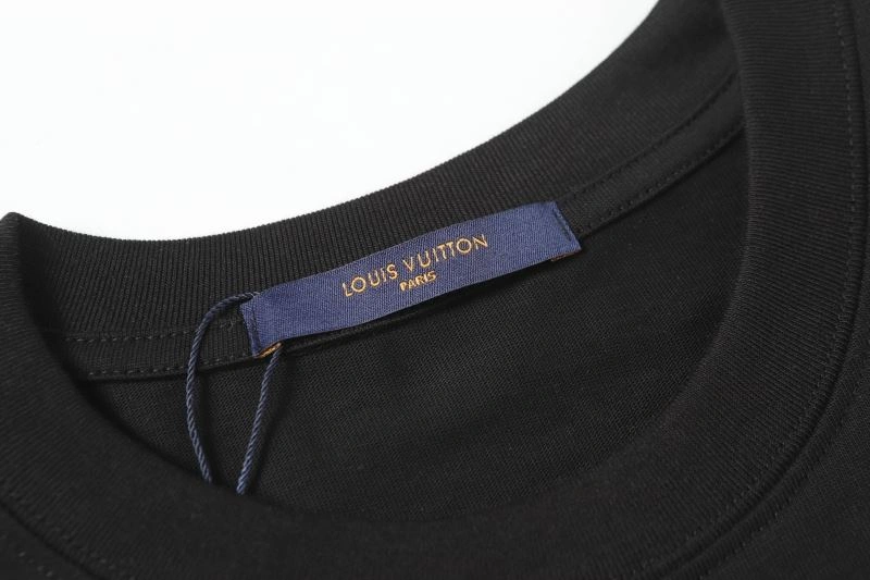 Louis Vuitton T-Shirts Casual 132154