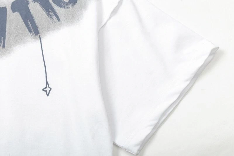 Versatile Louis Vuitton T-Shirts 132148