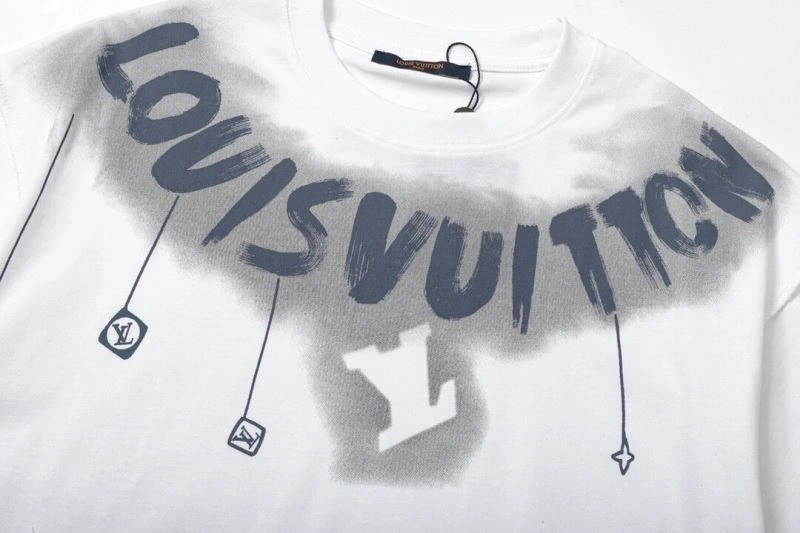 Versatile Louis Vuitton T-Shirts 132148
