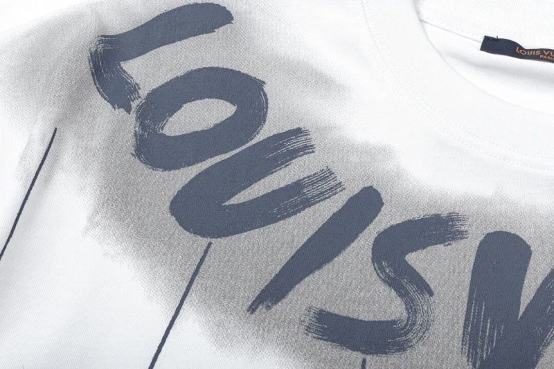 Versatile Louis Vuitton T-Shirts 132148