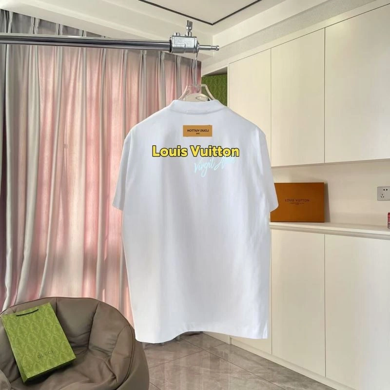 Louis Vuitton T-Shirts Sophisticated 132140