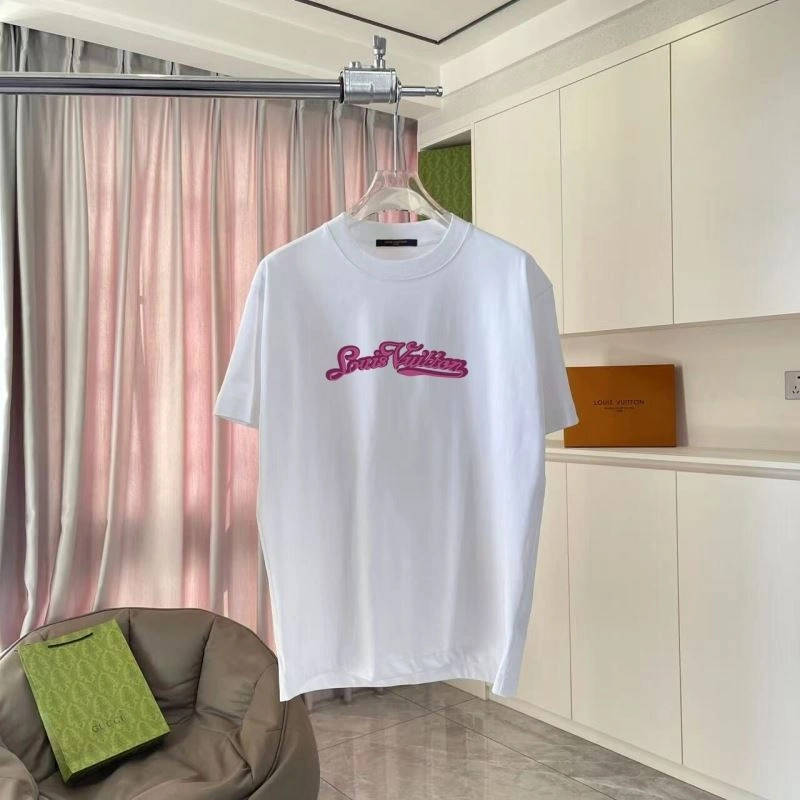 Tailored Louis Vuitton T-Shirts 132128