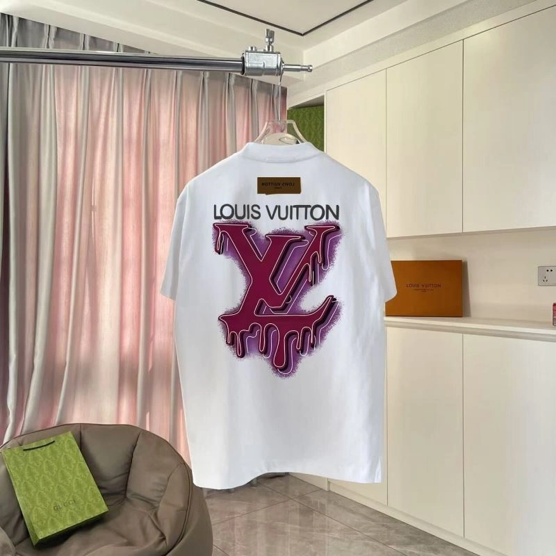Tailored Louis Vuitton T-Shirts 132128