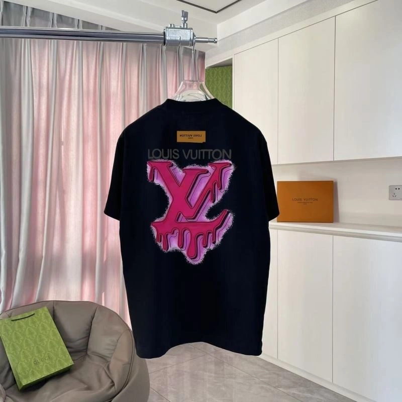 Tailored Louis Vuitton T-Shirts 132128