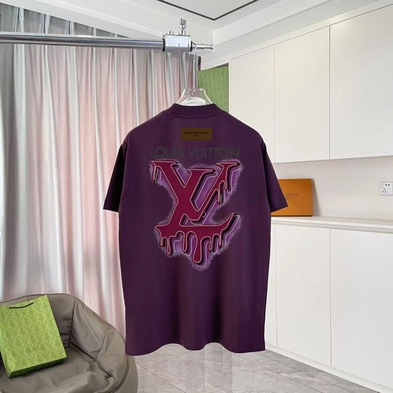 Tailored Louis Vuitton T-Shirts 132128