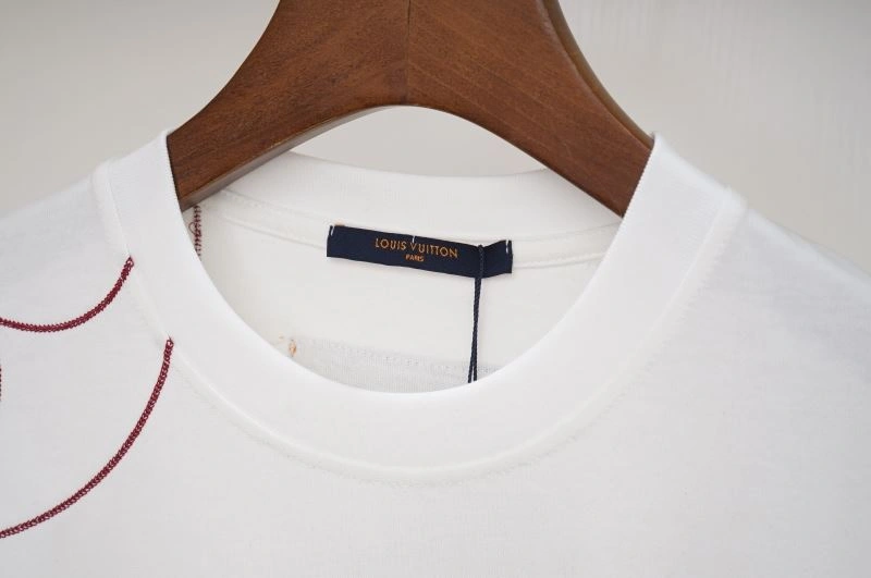 EyeCatching Louis Vuitton T-Shirts 132114