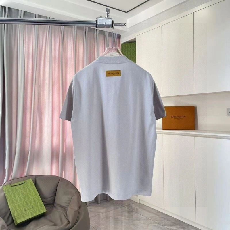 Louis Vuitton T-Shirts WrinkleFree 132127