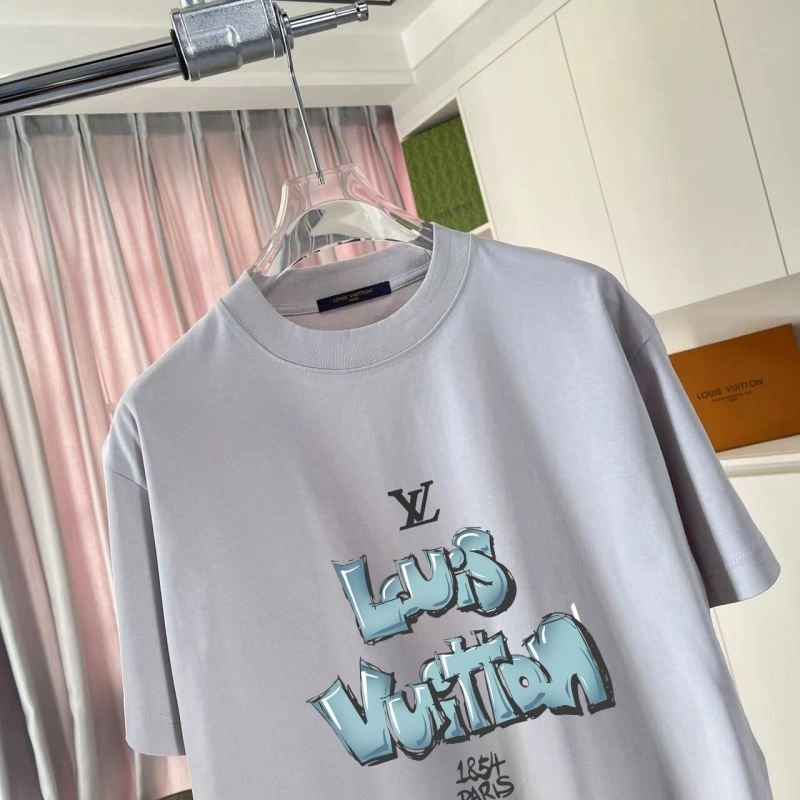 Louis Vuitton T-Shirts WrinkleFree 132127