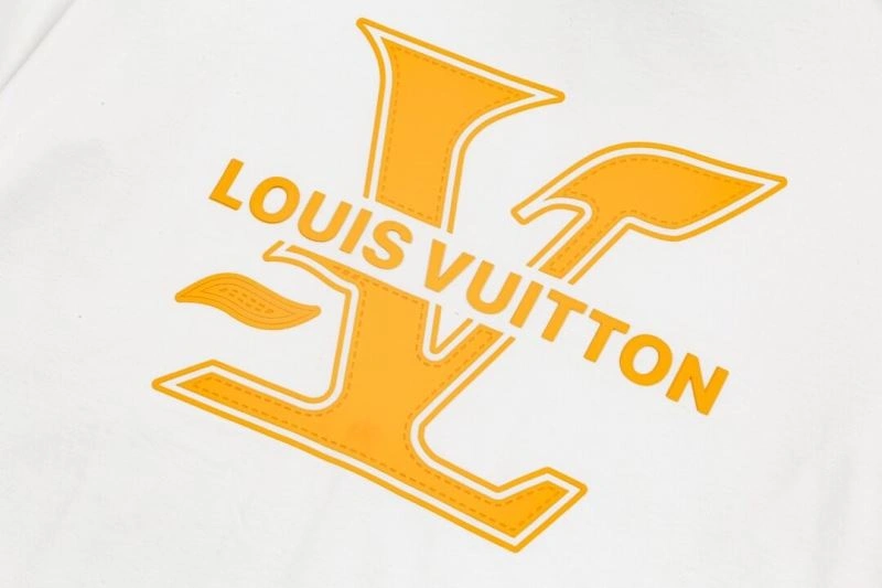 Compact Louis Vuitton T-Shirts 132112