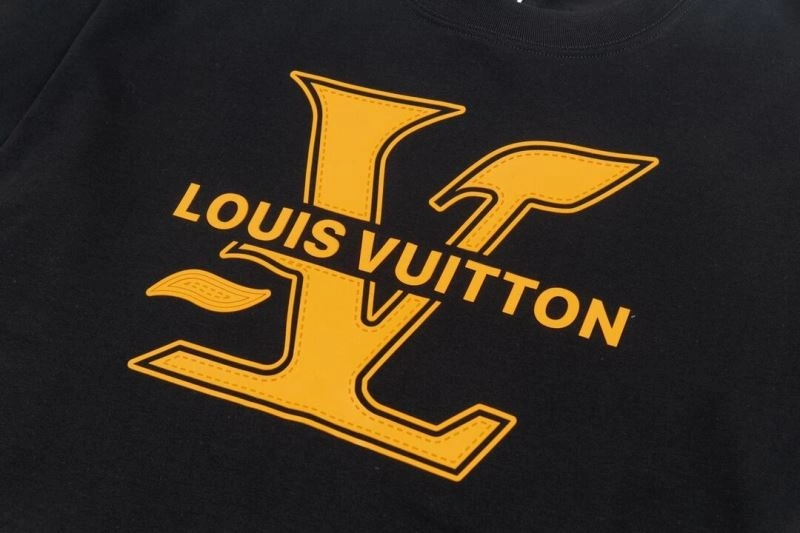 Compact Louis Vuitton T-Shirts 132112