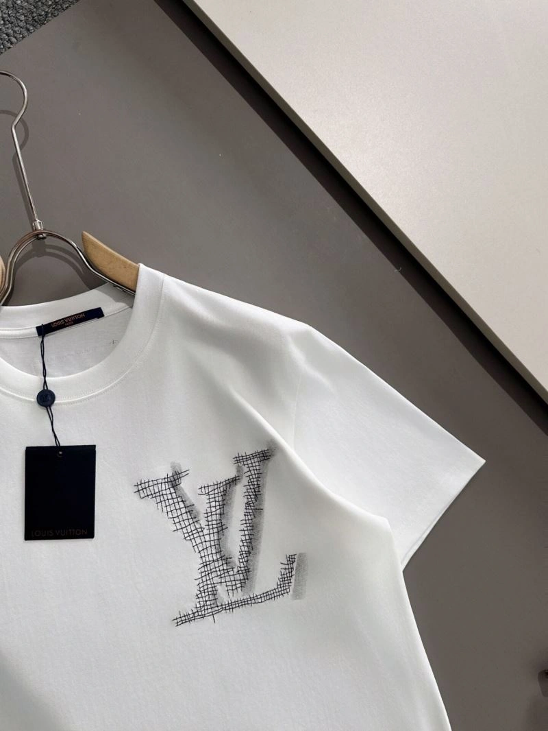 Stylish Louis Vuitton T-Shirts 132110