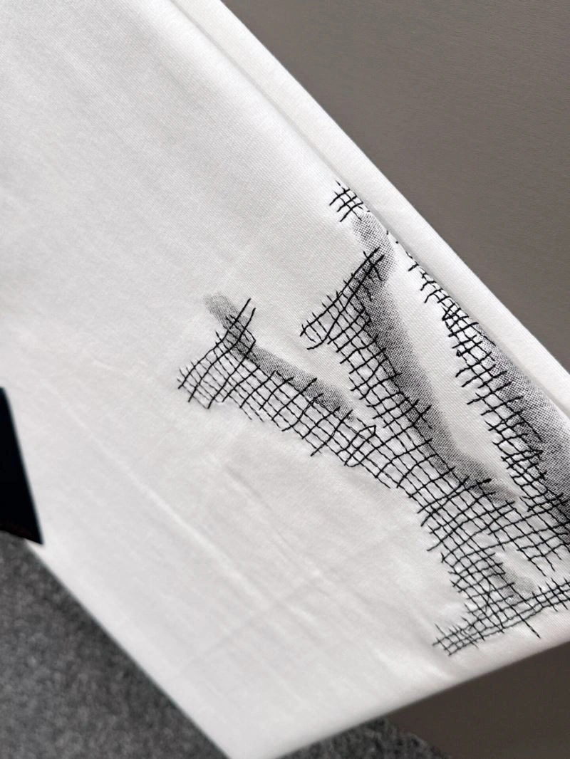 Stylish Louis Vuitton T-Shirts 132110