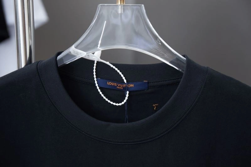 Louis Vuitton T-Shirts OnTrend 138469