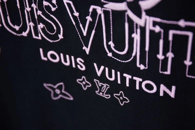 Louis Vuitton T-Shirts OnTrend 138469
