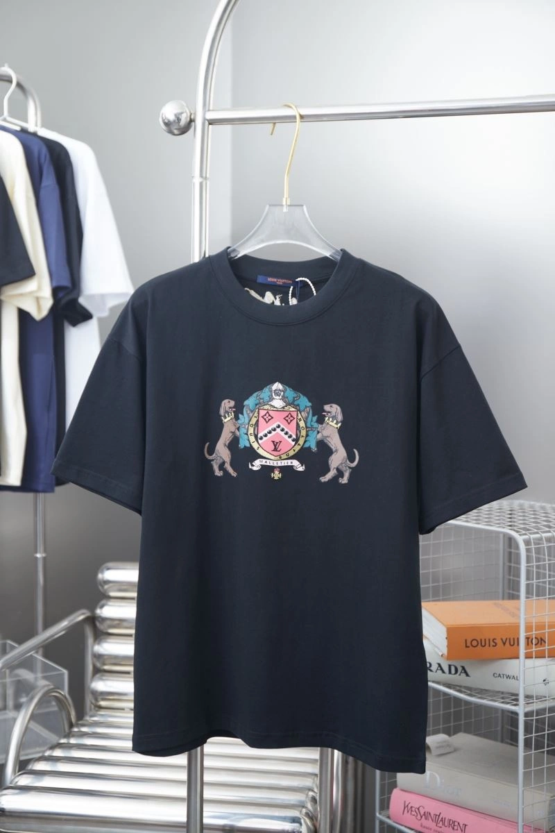 Functional Louis Vuitton T-Shirts 138462