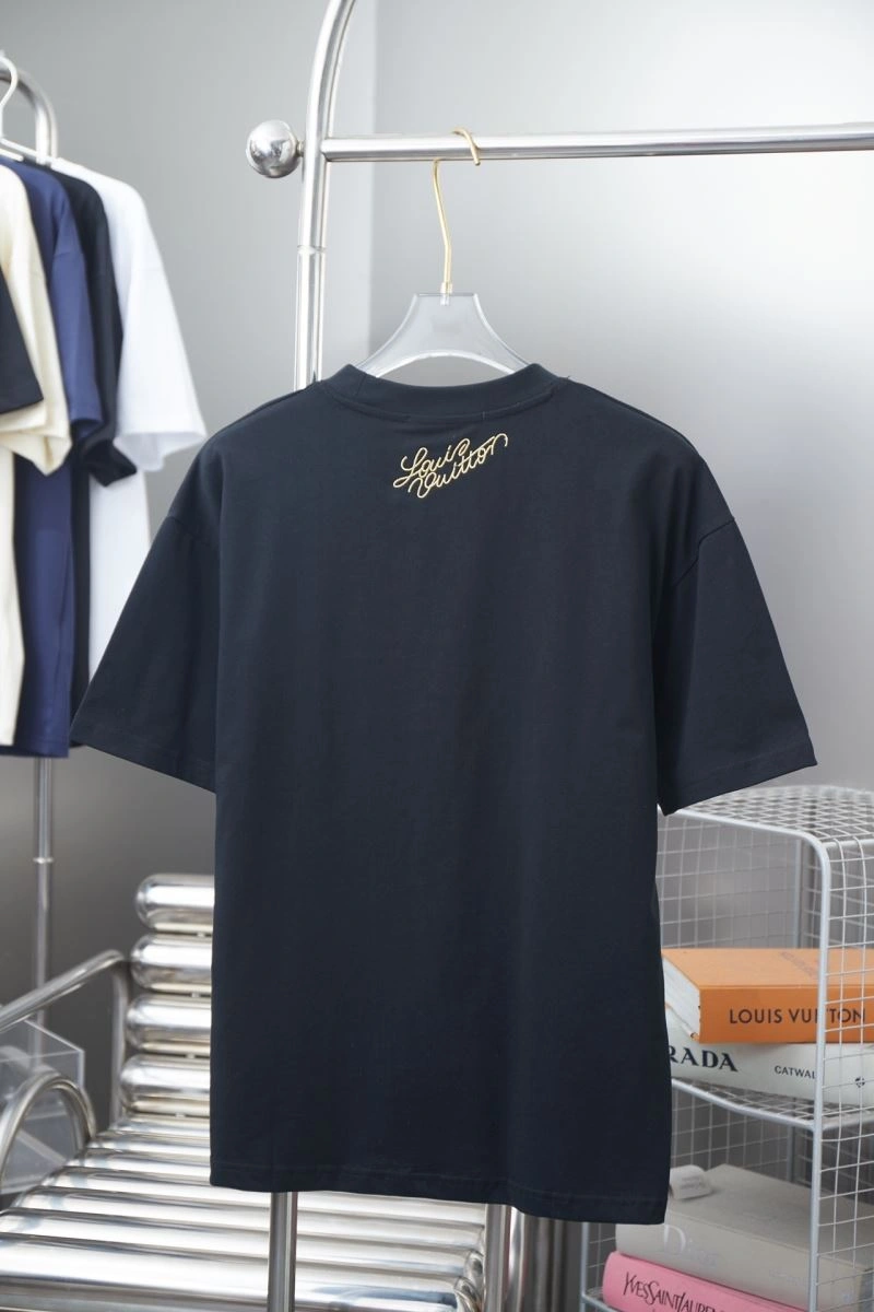Functional Louis Vuitton T-Shirts 138462