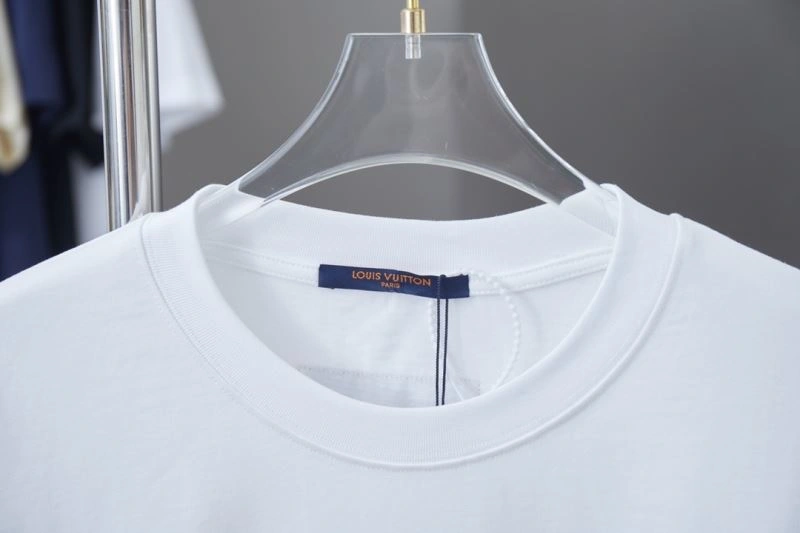 Louis Vuitton T-Shirts TimelessDesign 138446