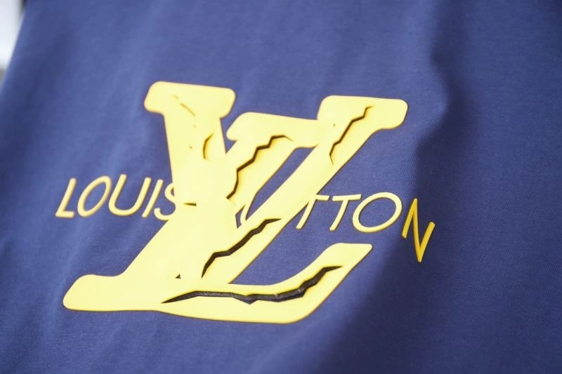 Breathable Louis Vuitton T-Shirts 138445