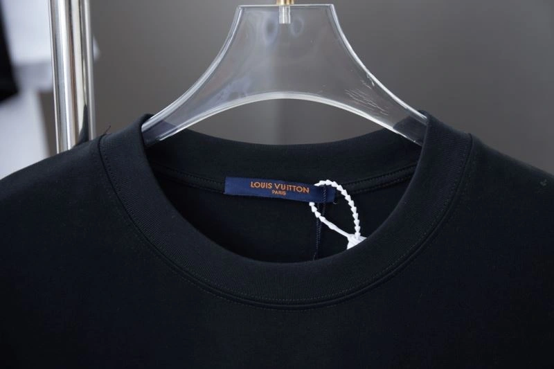 Stylish Louis Vuitton T-Shirts 138453