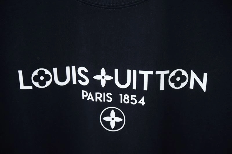 Stylish Louis Vuitton T-Shirts 138453