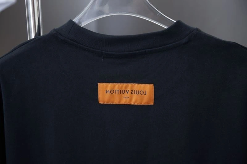 Stylish Louis Vuitton T-Shirts 138453