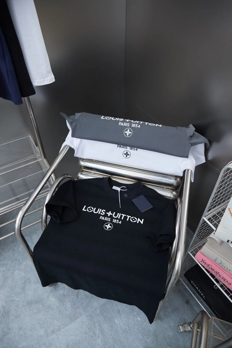 Stylish Louis Vuitton T-Shirts 138453
