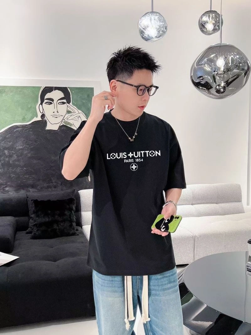 Stylish Louis Vuitton T-Shirts 138453