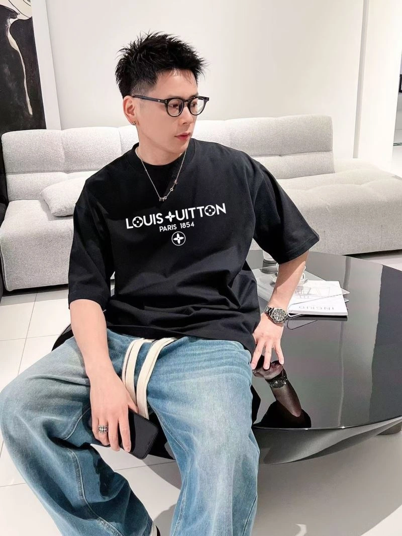 Stylish Louis Vuitton T-Shirts 138453